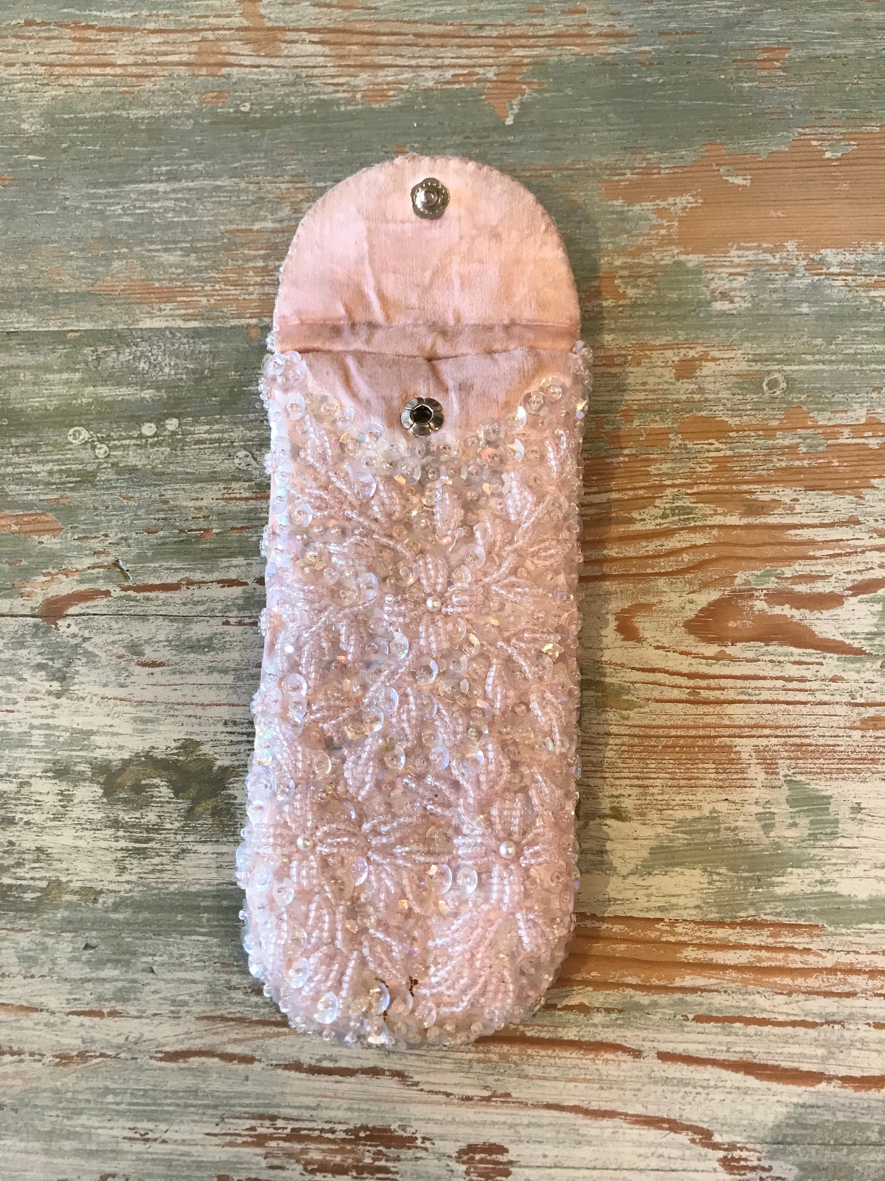 Retro Baby Pink Glasses Case with Sequins from the 1950s