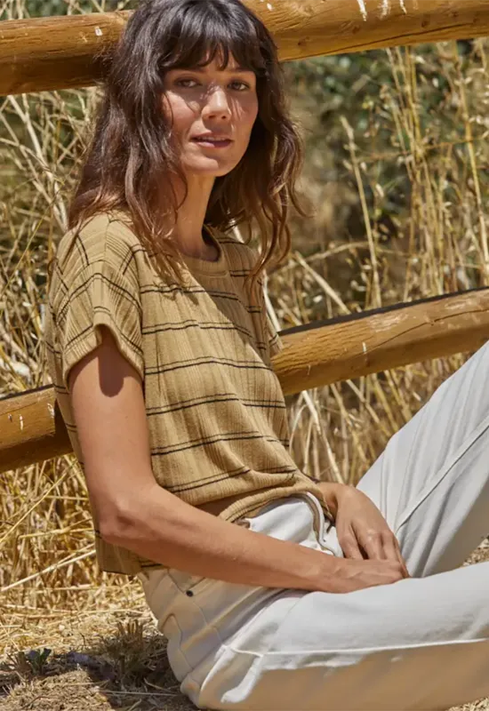 Short Sleeve Ribbed Top in Camel Black