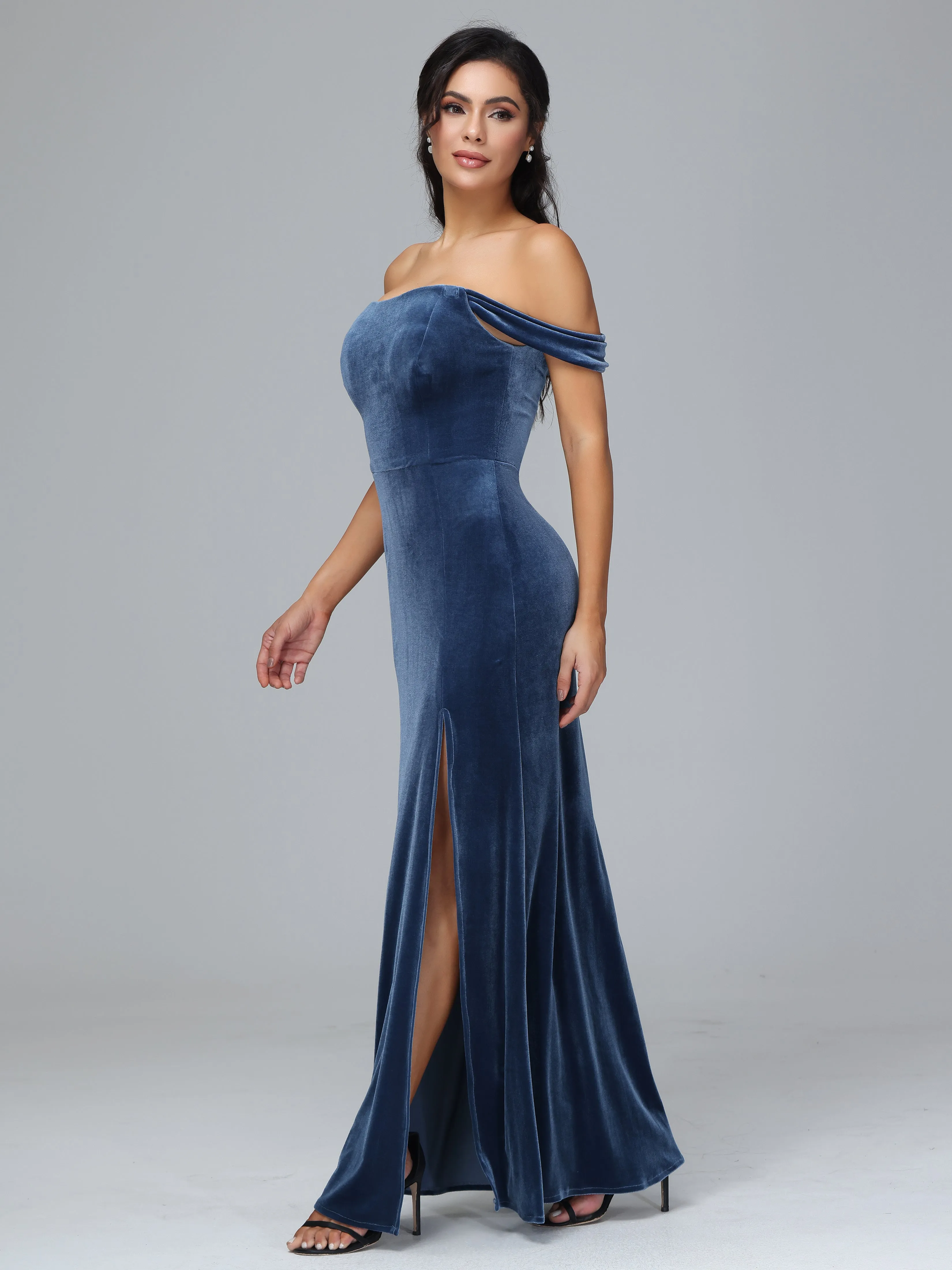 Grande Taille Honorary Bridesmaid Velvet Open Arm Shoulderless Gown