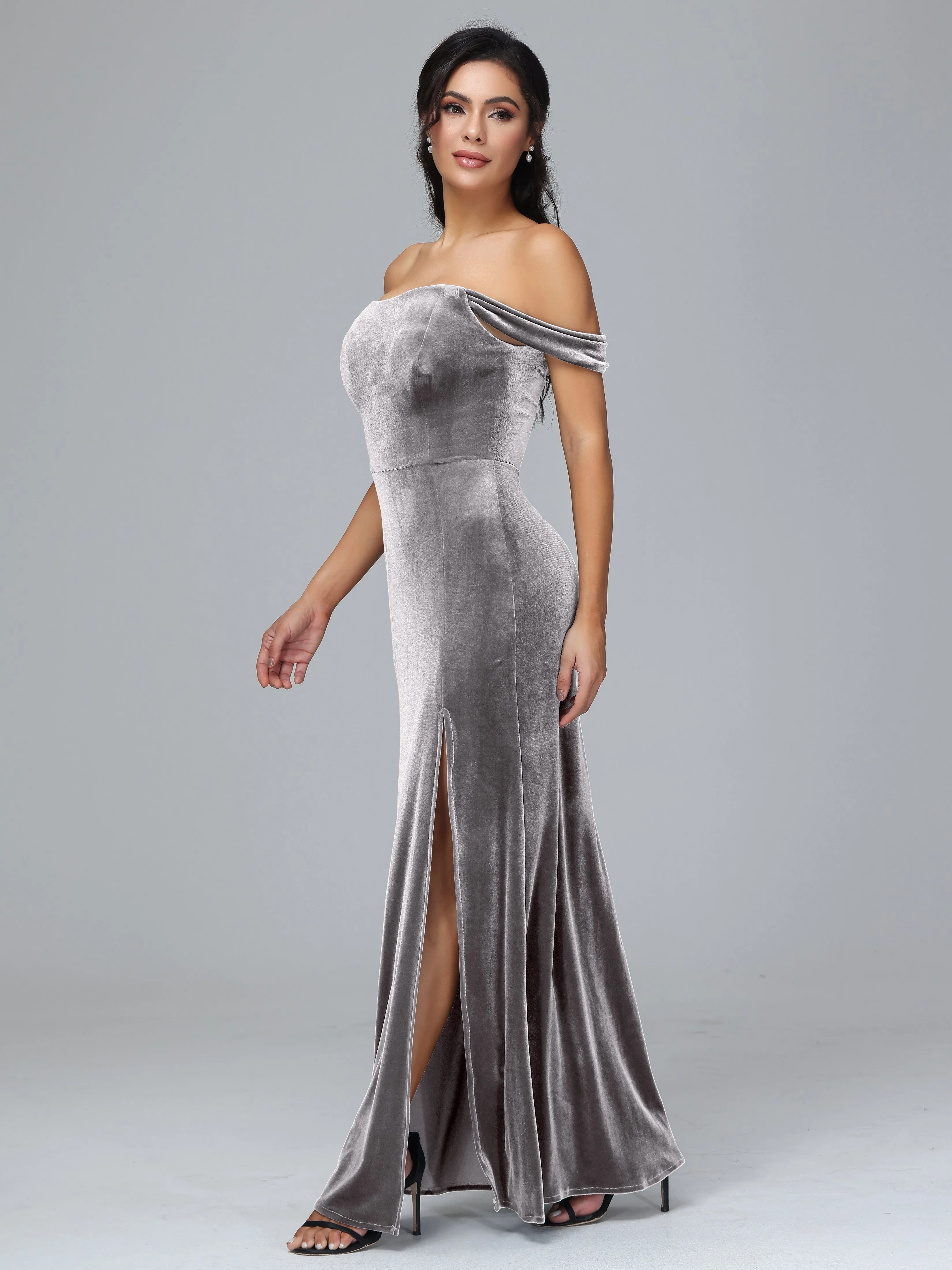 Grande Taille Honorary Bridesmaid Velvet Open Arm Shoulderless Gown