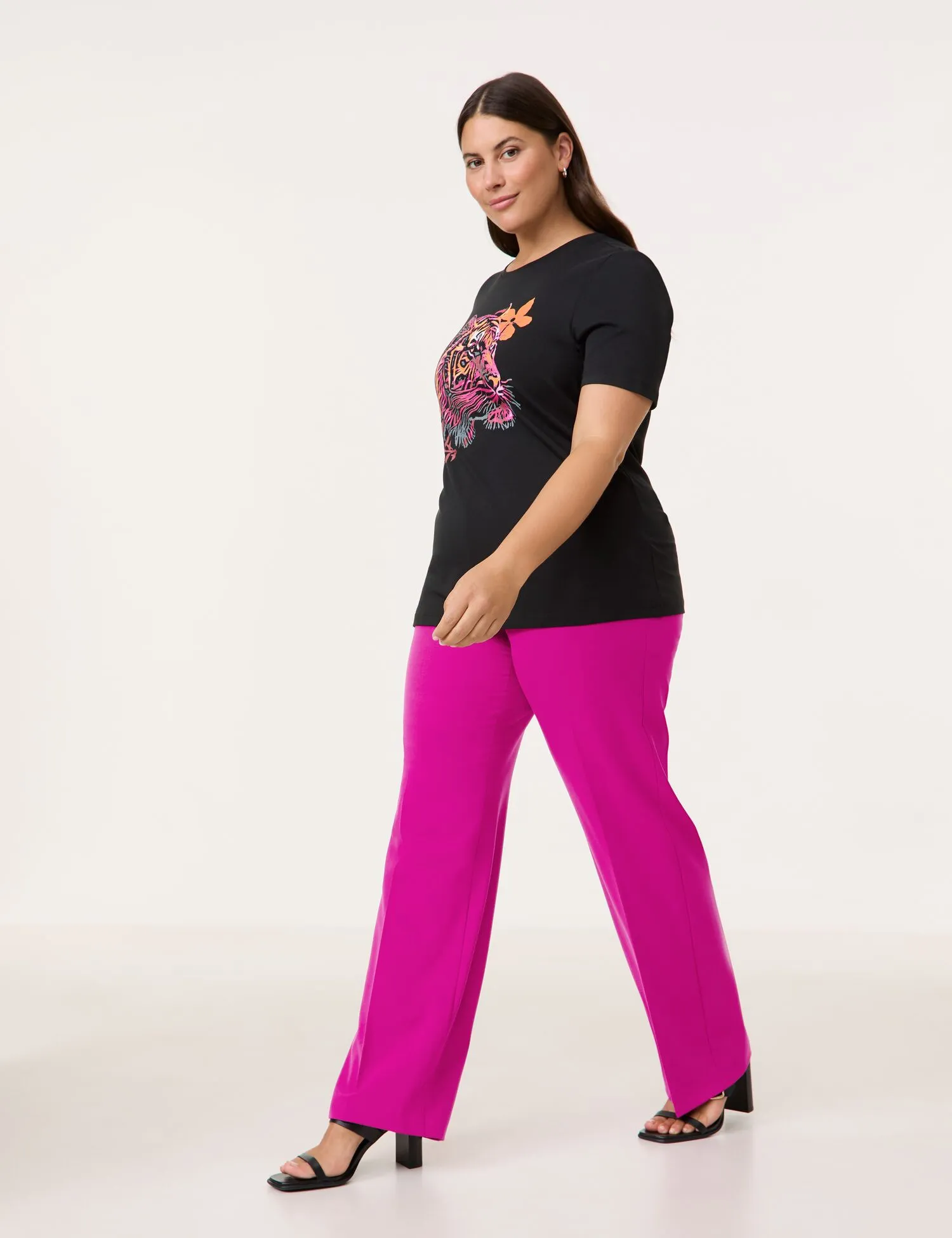 T-shirt with a tiger's head